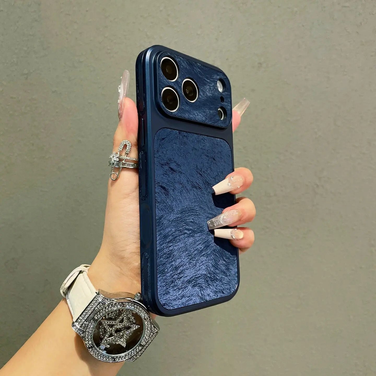 Feather-Patterned Full-Cover Leather Case for iPhone 17 Pro Max/16 Pro Max/15/14/13 - Elegant and Protective Accessory