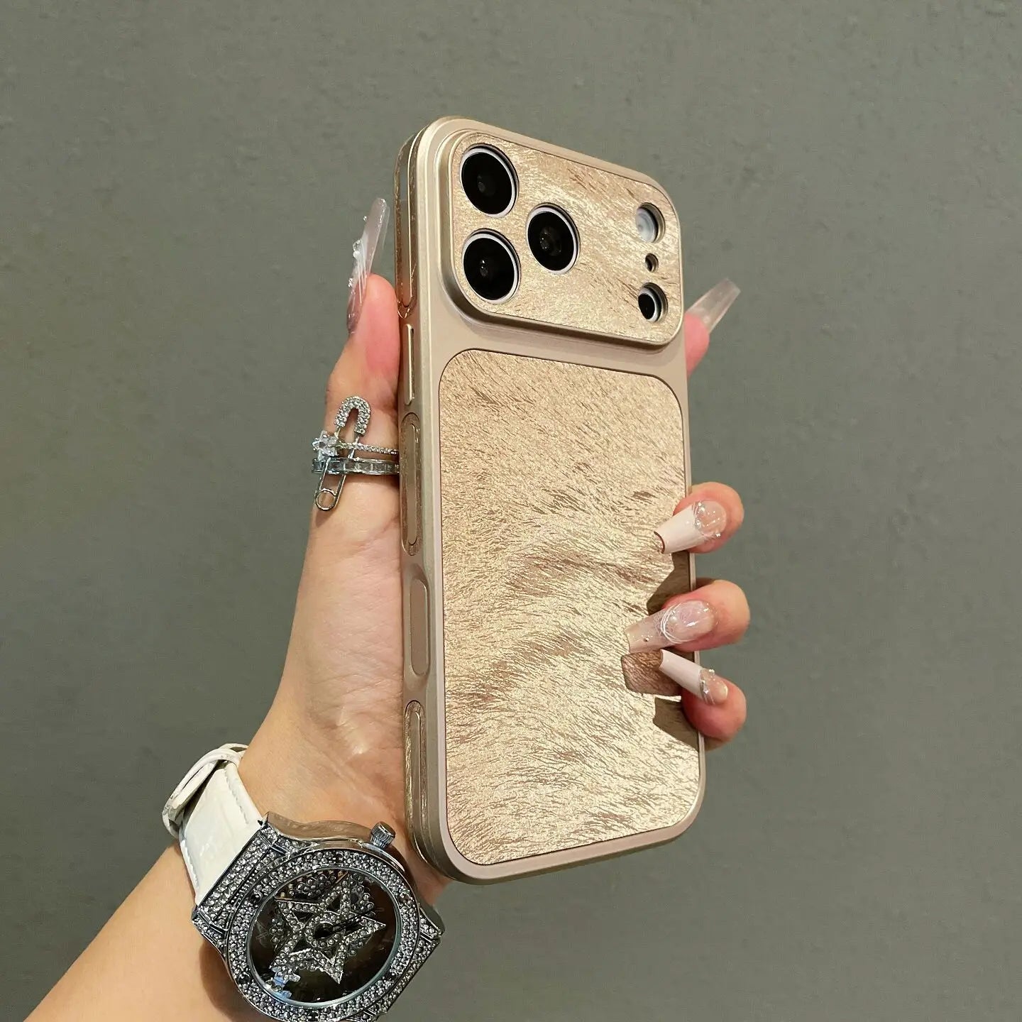 Feather-Patterned Full-Cover Leather Case for iPhone 17 Pro Max/16 Pro Max/15/14/13 - Elegant and Protective Accessory