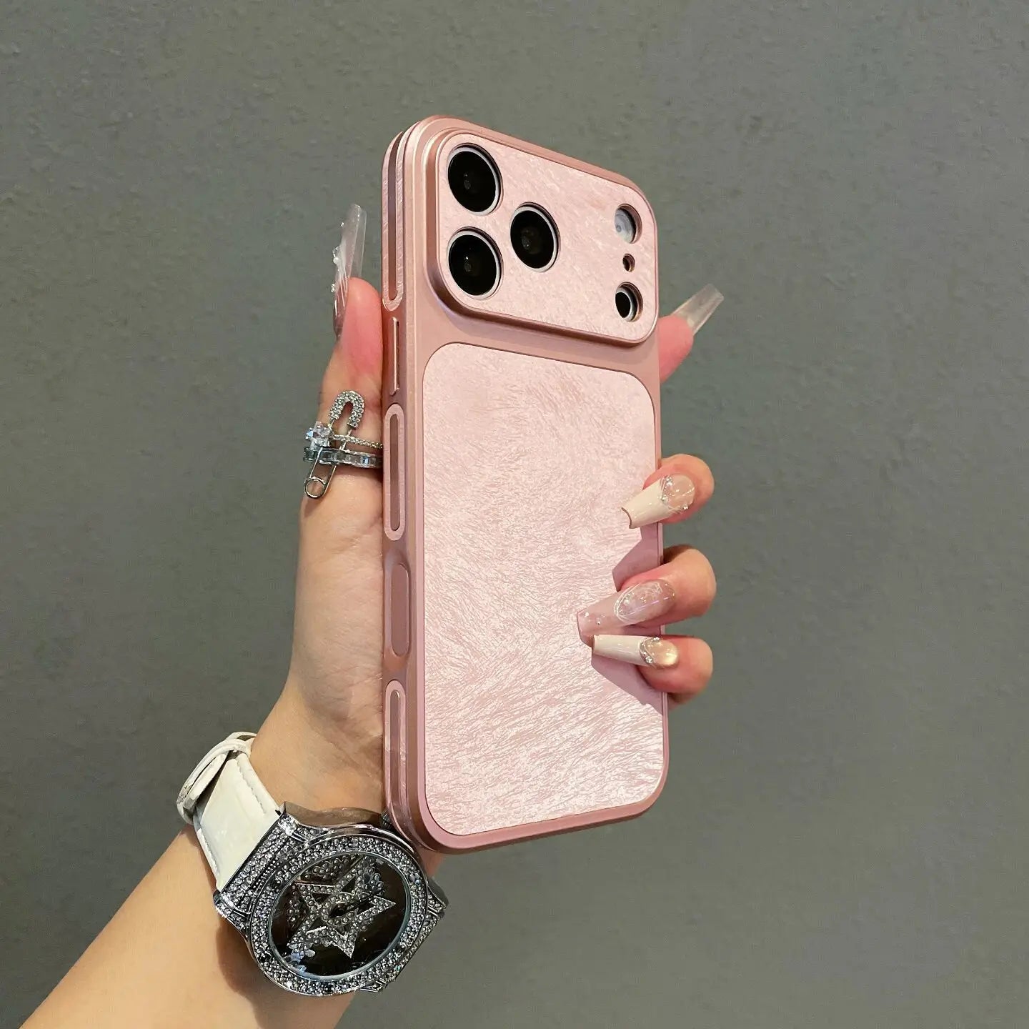 Feather-Patterned Full-Cover Leather Case for iPhone 17 Pro Max/16 Pro Max/15/14/13 - Elegant and Protective Accessory